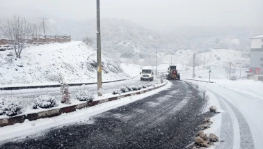 Meteoroloji alarm vermişti, İstanbul’da kar yağmaya başladı
