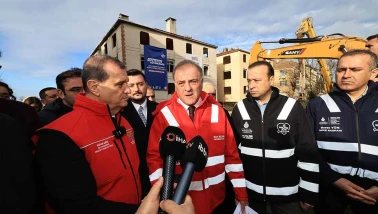 İBB BAŞKANVEKİLİ ASLAN BÜYÜKÇEKMECE’DEKİ YIKIMA TANIKLIK ETTİ