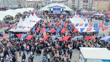 KÜÇÜKÇEKMECE’DE 23 NİSAN, GÜN BOYU SÜREN ETKİNLİKLERLE KUTLANDI