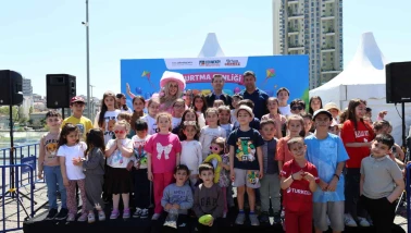 İstanbul Çekmeköy’de gökyüzünde renk cümbüşü