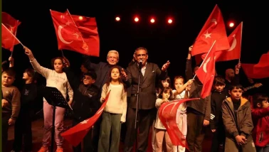 İstanbul Çekmeköy’de düzenlenen konserde şarkıcı Ege katılımcılara müzik ziyafeti yaşattı.