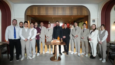 Alaz Restoran bir yaşında