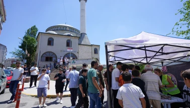 BEYLİKDÜZÜ BELEDİYESİ’NDEN 15 BİN KİŞİLİK AŞURE İKRAMI