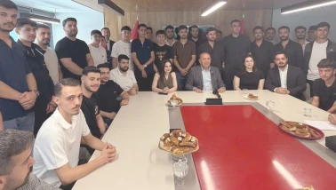 Cumhuriyet Halk Partisi İstanbul İl Başkanlığı binasında yoğun katılımlı bir rozet takma töreni gerçekleştirildi.