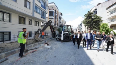 BEYLİKDÜZÜ’NDE YOL BAKIM VE YENİLEME ÇALIŞMALARI HIZ KESMEDEN SÜRÜYOR