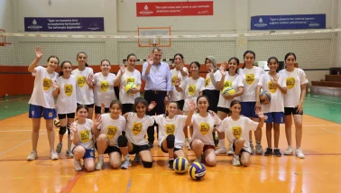 Zeytinburnu Belediyesi tarafından her yıl ücretsiz olarak düzenlenen Yaz Spor Okulları başladı.