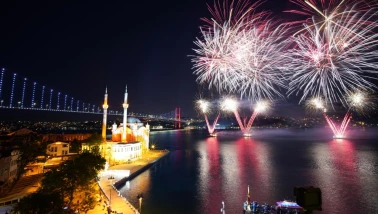İstanbul'da Havai Fişek, Meşale Artık Yasak!