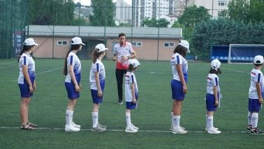 YAZ SPOR OKULLARI KÂĞITHANE'DE YOĞUN KATILIMLA SÜRÜYOR