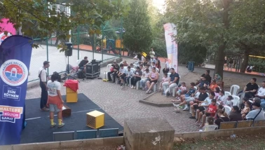 Maltepe'de Çocuk Tiyatroları Neşelendirdi