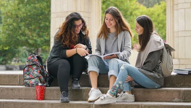 Zeytinburnu Belediyesi'nden Üniversiteli Gençlere Destek