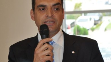 Umut Oran, Başbakan’ın çelişkili Dolmabahçe açıklamasını sordu