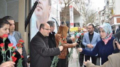 Babayiğit karanfil dağıttı