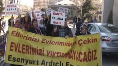 Esenyurt sakinleri İBB önünde halaylı eylem yaptı.