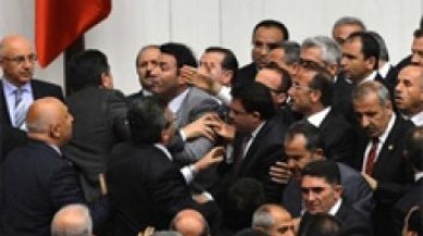 AKP'li vekiller CHP kulisini bastı