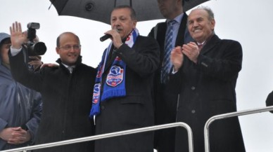 AKGÜN'E YÜKLENDİ, BABAYİĞİT'İ ÖVDÜ!