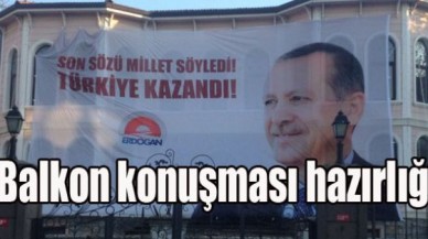 AK Parti'de balkon konuşması hazırlığı, kapalı pankart açıldı