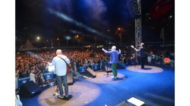 EFSANE GRUP MFÖ BEYLİKDÜZÜ’NÜ SALLADI…