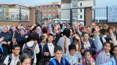 İstanbul'un Ortasındalar Ama Okullarının Elektriği Yok...!