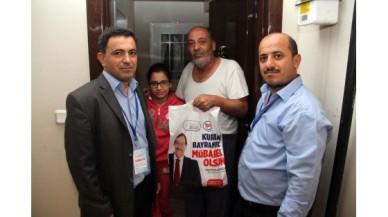 SURİYELİLERE KURBAN HEDİYE ETTİ