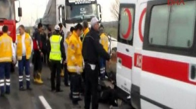 TIR otomobili biçti!.. 4 ölü!