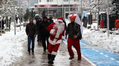 BBP'liler, 'Yeniçeri'ye 'Noel Baba'yı kovalattı