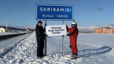 Sarıkamış Şehitleri İçin Motorlu Yamaç Paraşütü Gösterisi