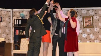 BU FİLMİ GÖRMÜŞTÜM GÜLDÜRDÜ