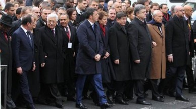 Teröre karşı Paris‘te tarihi yürüyüş