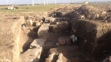 Mezarlar kazıldı açık bırakıldı