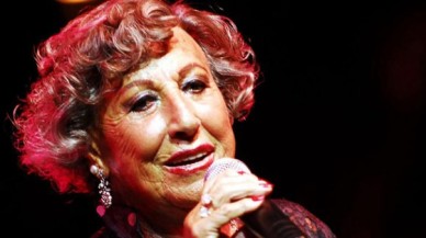 Sanatçı Müzeyyen Senar hayatını kaybetti