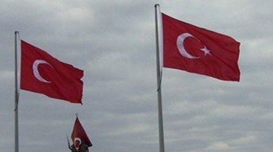 Yıldızsız Türk Bayrağı tepki çekti