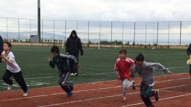 Minik atletler nefesleri kesti