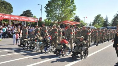 Engelli Gençler 1 Gün Temsili Askerlik Yaptı