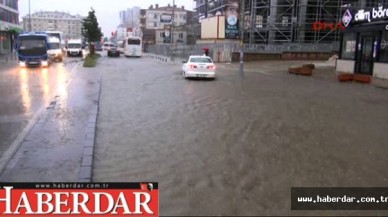 Şiddetli Yağış! E-5 Trafiğe Kapandı