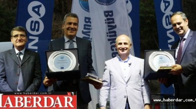 Akgün’den AKÇANSA’ya plaket