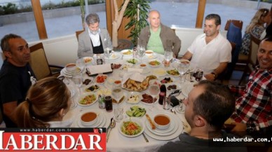 Gazeteciler iftar sofrasında bir araya geldi