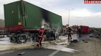 Büyükçekmecede TIR yangını: Trafik durdu!