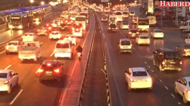 İstanbul Trafiğinde Okul Servisi Yoğunluğu Yaşanıyor