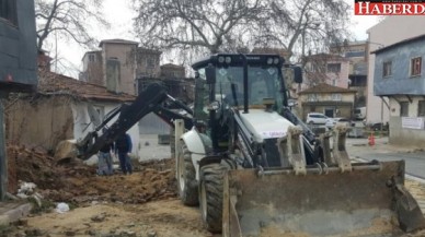 Çatalca’da tehlike saçan yapılar yok oluyor
