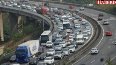 İstanbulda trafiği kilitleyen kaza!