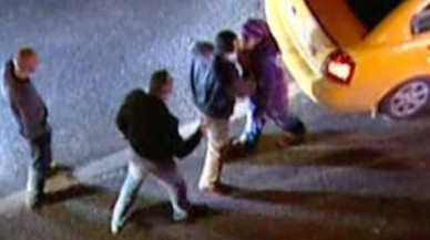 Eli sopalı genç kızın cesareti...