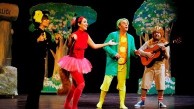 Aslan sirkte çocuklar tiyatroda