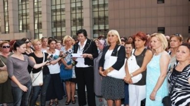 CHP İSTANBUL KADIN KOLLARI KADIN CİNAYETLERİNİ PROTESTO ETTİ!