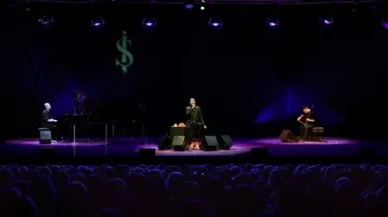 Cem Adrian Özel Bir Konserle İş Sanat’taydı