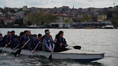Haliç’te baba-çocuk kürek heyecanı