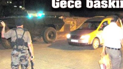 Sokakta uyuşturucu satanlara baskın