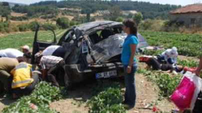 Otomobil kavun tarlasına uçtu: 4 ölü