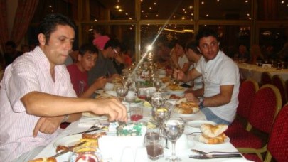 MERT AİLESİ İFTARDA BULUŞTU