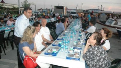 SİLİVRİ SAHİLİNDE 3000 KİŞİLİK İFTAR