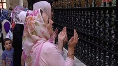 Eyüp Sultan'da Kandil izdihamı